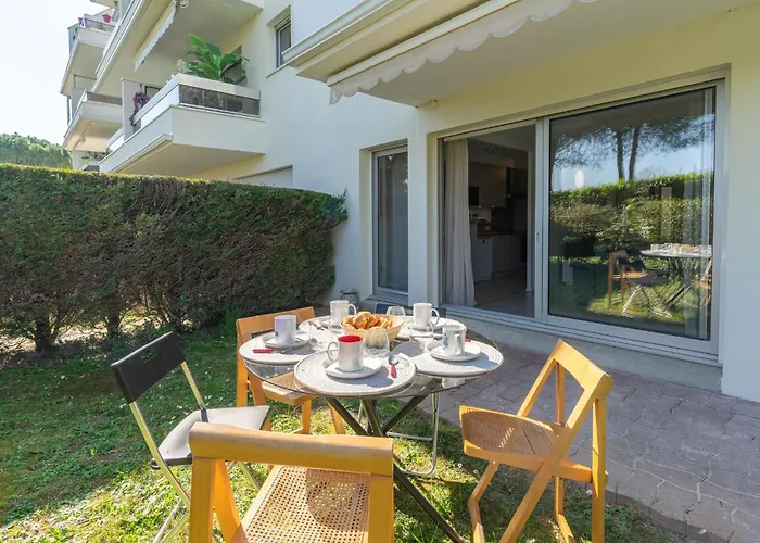 De Mons By Interhome شقة